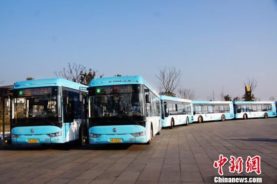 扬州弘扬新风300辆公交车变身“文明传播者”