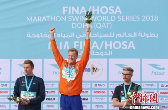 里约奥运会冠军、荷兰选手费尔·维特曼借助其大赛的经验和长距离游泳天赋，以1小时52分41秒60夺得男子组冠军 主办方提供 摄