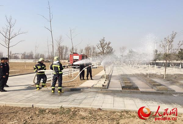 北京大兴消防对清明节祭扫场所开展实战演习
