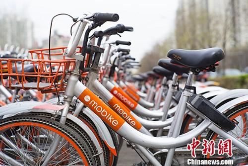 资料图：北京街头停放的大量摩拜共享自行车。 <a target='_blank' href='http://www.chinanews.com/'></p>中新社记者 侯宇 摄