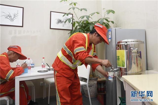 （社会）（2）杭州：3000多休息点供一线劳动者避高温