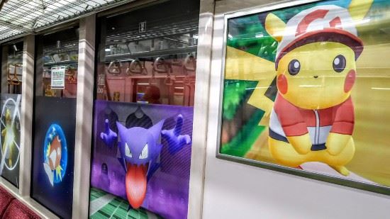 东京出现“精灵宝可梦”主题地铁 进入车厢感觉次元混乱