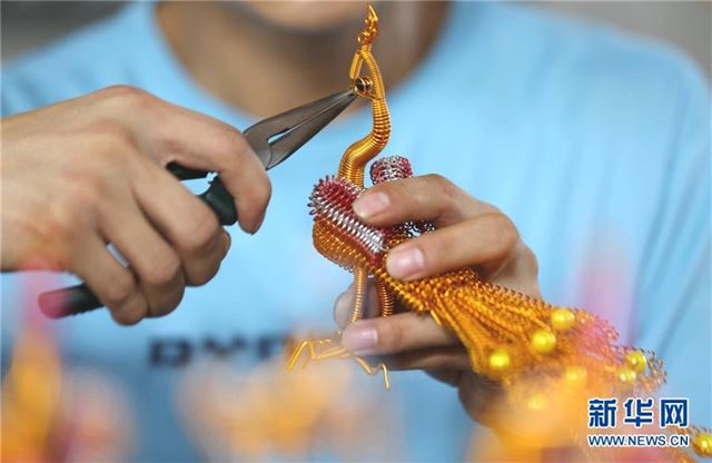 #（社会）（2）巧手编织 多彩创业