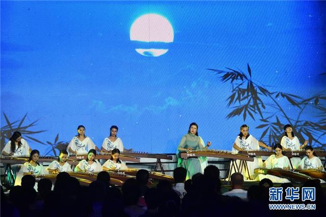 （文化）（3）第十届中华世纪坛中秋诗会在京举行