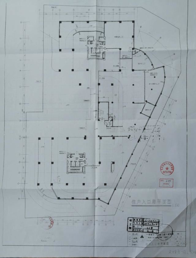 长沙市名城地下人防、地下车位、进入小区入层产权是否归开发商？