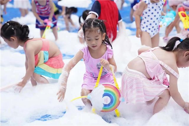 内江市市中区史家镇开展“欢度六一·欢乐戏水”水上六一主题活动