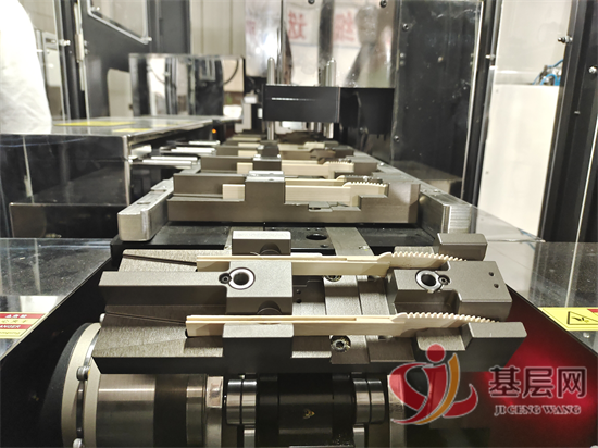 湖南绥宁：“机器人”生产线助推企业向自动