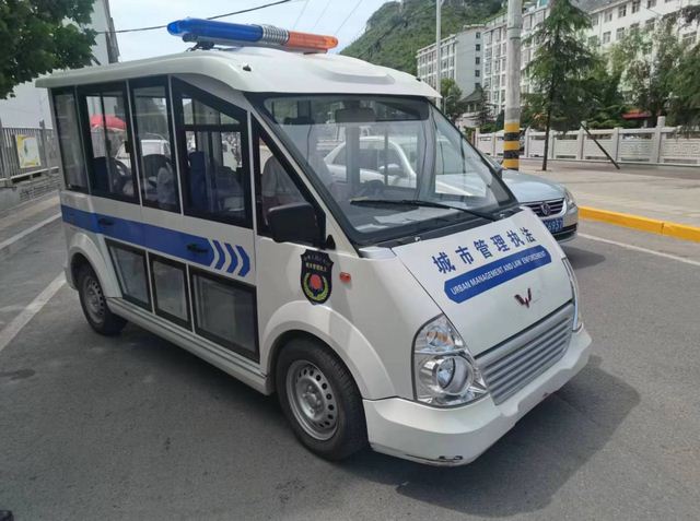 公车接送“领导”孩子：平顺县城市综合办管理问题突显，工作人员停职处理但情况依旧