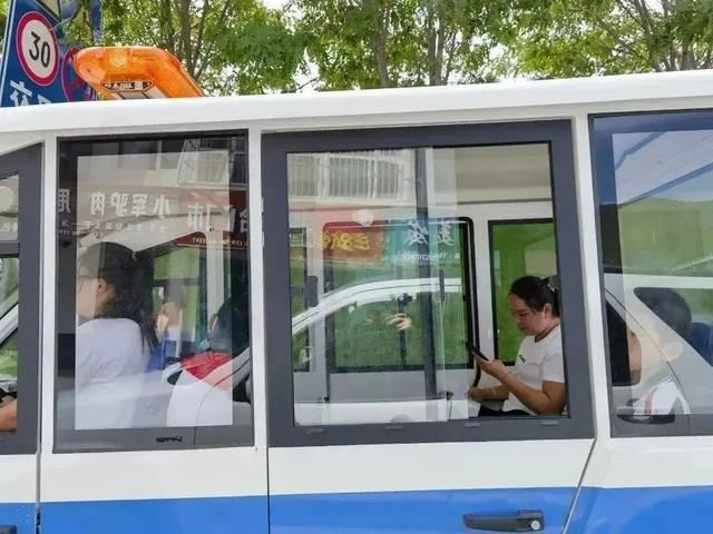 公车接送“领导”孩子：平顺县城市综合办管理问题突显，工作人员停职处理但情况依旧